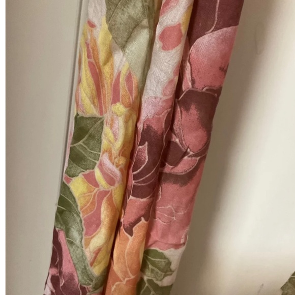 Beautiful Italian Scarf/Shawl NWT - Picture 2 of 6